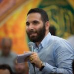 دانلود مداحی محمدحسین حدادیان پیراهنی رو که فاطمه بافته